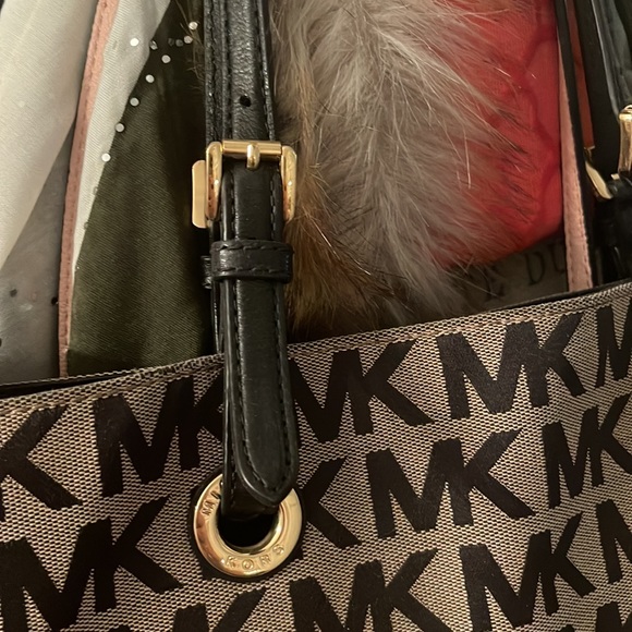 Michael Kors beautiful bag in mint condition - Picture 4 of 4